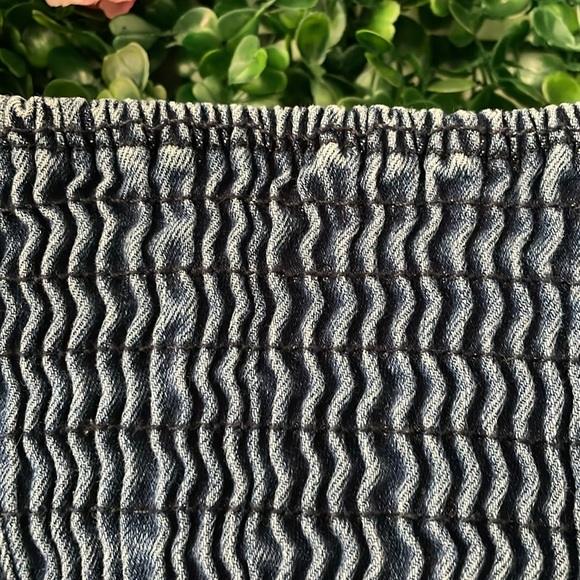 Denim Cropped Tank Top with Ruched Elastic - Picture 6 of 7